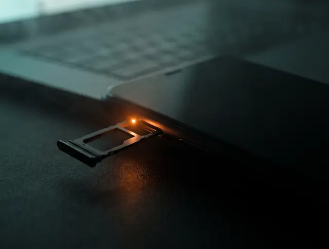 Illustration: a text message arriving in a browser window while a SIM card dissolves